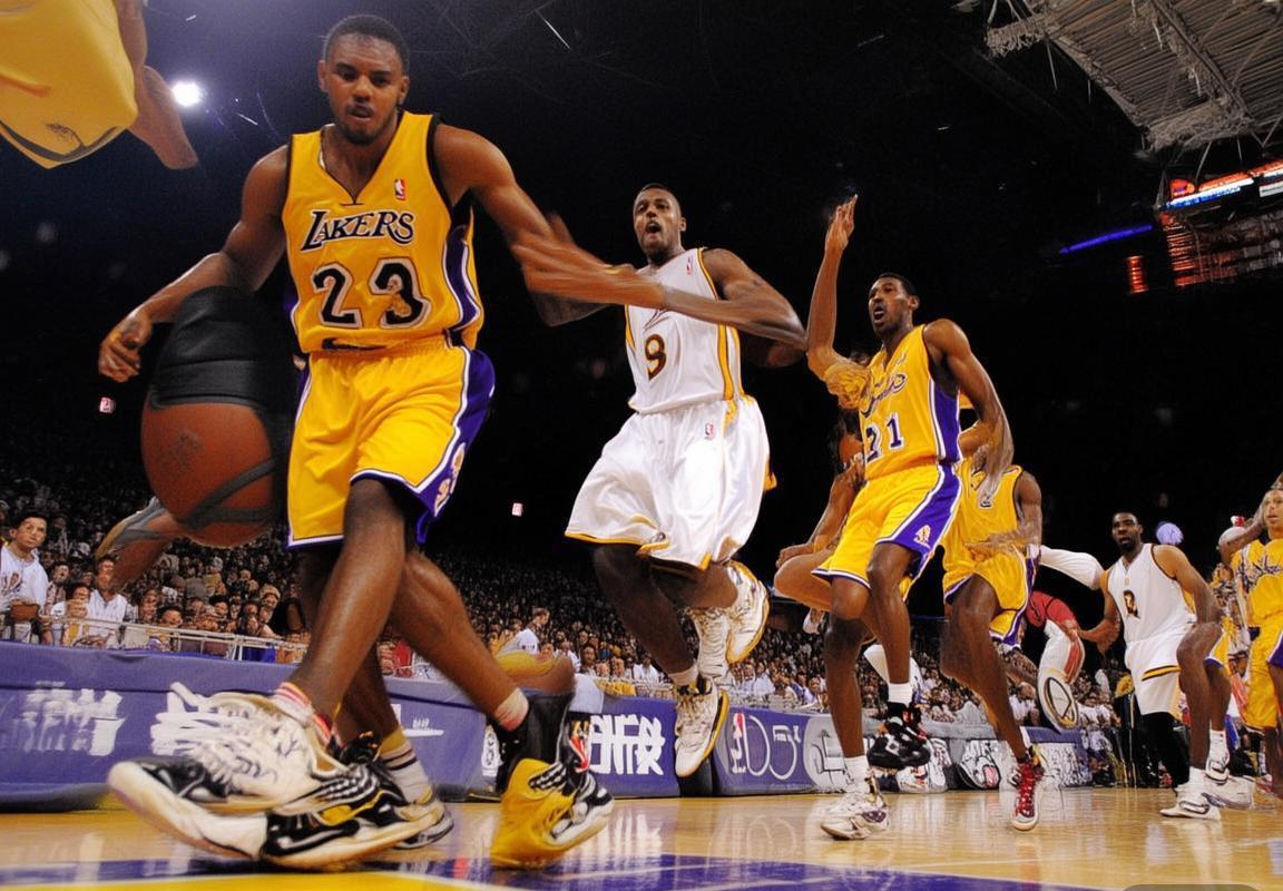 2009年NBA经典对决：勇士VS湖人火花四溅(图1)